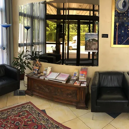 Victoria Hotel 3*
