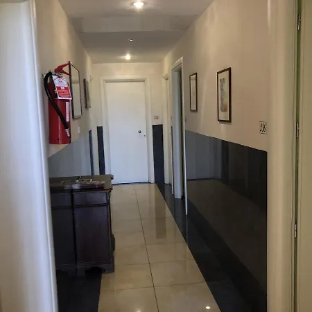 Victoria Hotel 3*