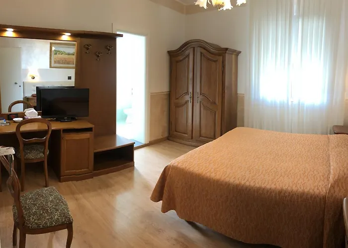 Victoria Hotel 3*