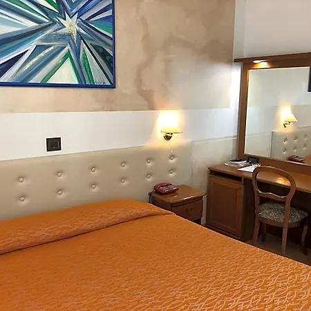 Victoria Hotel 3*