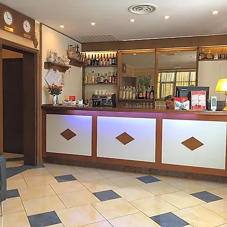 Victoria Hotel 3*