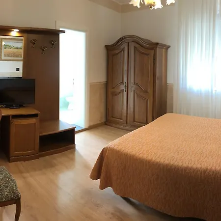 Victoria Hotel 3*